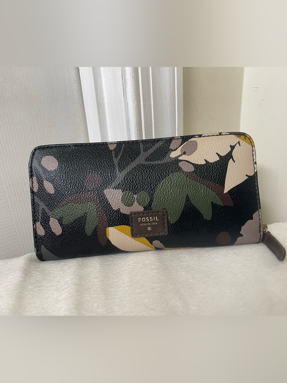 Fossil Black Floral Print Zip-Around Wallet